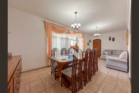 Casa à venda com 221m², 3 quartos e 5 vagas