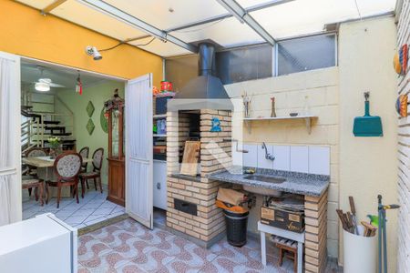 Casa à venda com 112m², 3 quartos e 2 vagas Casa à venda com 112m², 3 quartos e 2 vagasChurrasqueira