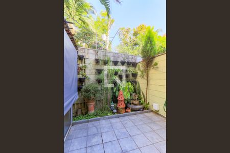 Casa à venda com 112m², 3 quartos e 2 vagas Casa à venda com 112m², 3 quartos e 2 vagasQuintal