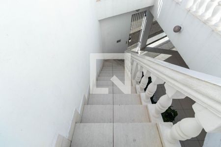 Casa à venda com 249m², 3 quartos e 2 vagas Casa à venda com 249m², 3 quartos e 2 vagasEscada