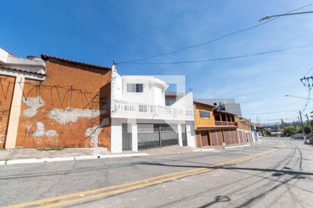 Casa à venda com 249m², 3 quartos e 2 vagas Casa à venda com 249m², 3 quartos e 2 vagasFachada