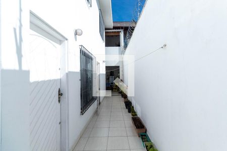 Casa à venda com 249m², 3 quartos e 2 vagas Casa à venda com 249m², 3 quartos e 2 vagasCorredor