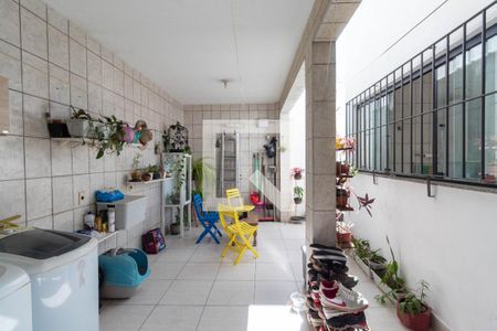 Casa à venda com 249m², 3 quartos e 2 vagas Casa à venda com 249m², 3 quartos e 2 vagasLavanderia