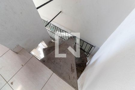 Casa à venda com 249m², 3 quartos e 2 vagas Casa à venda com 249m², 3 quartos e 2 vagasEscada