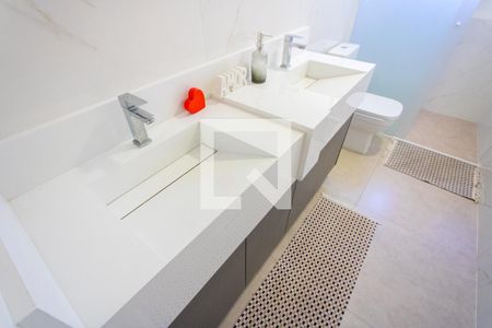 Casa à venda com 194m², 3 quartos e 2 vagasBanheiro do quarto 1