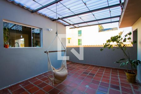 Casa à venda com 194m², 3 quartos e 2 vagasQuintal