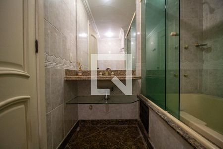 Apartamento à venda com 450m², 5 quartos e 4 vagas Apartamento à venda com 450m², 5 quartos e 4 vagasBanheiro da Suíte 5