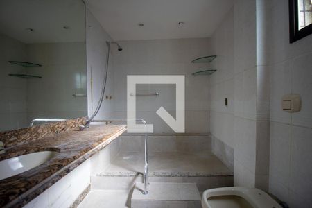 Apartamento à venda com 450m², 5 quartos e 4 vagas Apartamento à venda com 450m², 5 quartos e 4 vagasBanheiro da Suíte 2