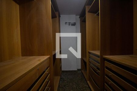 Apartamento à venda com 450m², 5 quartos e 4 vagas Apartamento à venda com 450m², 5 quartos e 4 vagasCloset da Suíte 3