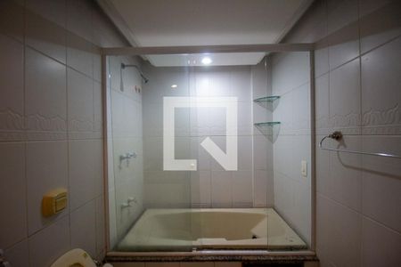 Apartamento à venda com 450m², 5 quartos e 4 vagas Apartamento à venda com 450m², 5 quartos e 4 vagasBanheiro da Suíte 1