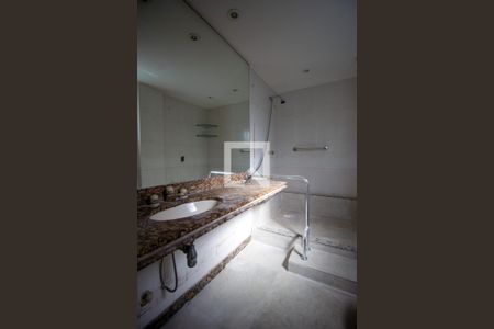 Apartamento à venda com 450m², 5 quartos e 4 vagas Apartamento à venda com 450m², 5 quartos e 4 vagasBanheiro da Suíte 2