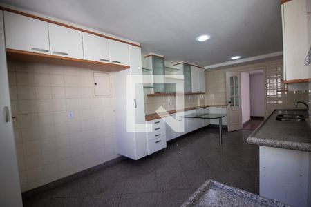 Apartamento à venda com 450m², 5 quartos e 4 vagas Apartamento à venda com 450m², 5 quartos e 4 vagasCozinha e Área de Serviço