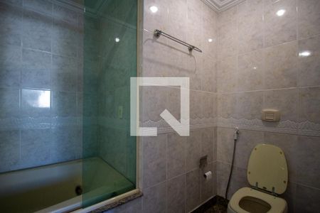 Apartamento à venda com 450m², 5 quartos e 4 vagas Apartamento à venda com 450m², 5 quartos e 4 vagasBanheiro da Suíte 5