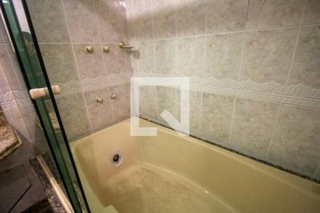 Apartamento à venda com 450m², 5 quartos e 4 vagas Apartamento à venda com 450m², 5 quartos e 4 vagasBanheiro da Suíte 5