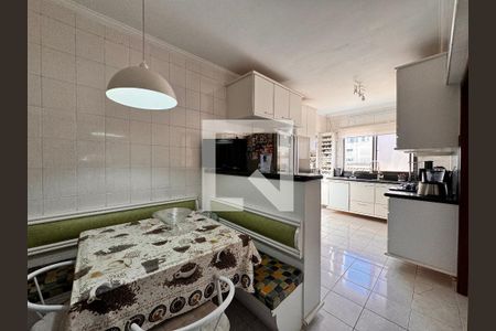 Apartamento à venda com 149m², 4 quartos e 3 vagasCozinha 