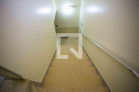 Apartamento à venda com 66m², 2 quartos e 1 vagaEscada