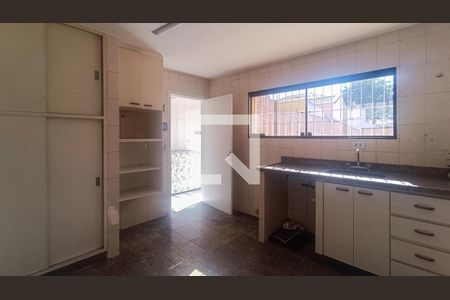 Casa à venda com 200m², 2 quartos e 3 vagas Casa à venda com 200m², 2 quartos e 3 vagasCozinha