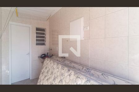 Casa à venda com 200m², 2 quartos e 3 vagas Casa à venda com 200m², 2 quartos e 3 vagasÁrea de Serviço