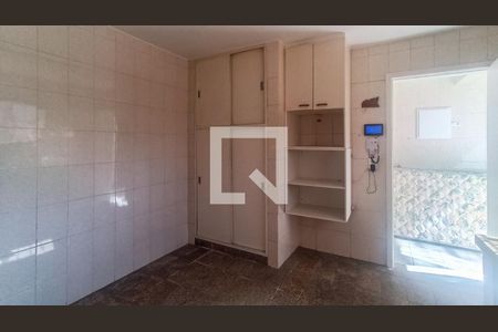 Casa à venda com 200m², 2 quartos e 3 vagas Casa à venda com 200m², 2 quartos e 3 vagasCozinha