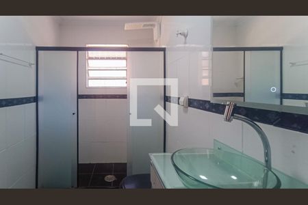 Casa à venda com 200m², 2 quartos e 3 vagas Casa à venda com 200m², 2 quartos e 3 vagasBanheiro