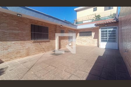 Casa à venda com 200m², 2 quartos e 3 vagas Casa à venda com 200m², 2 quartos e 3 vagasÁrea comum