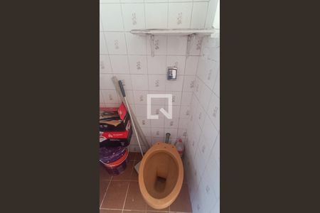 Casa à venda com 200m², 2 quartos e 3 vagas Casa à venda com 200m², 2 quartos e 3 vagasBanheiro de Serviço