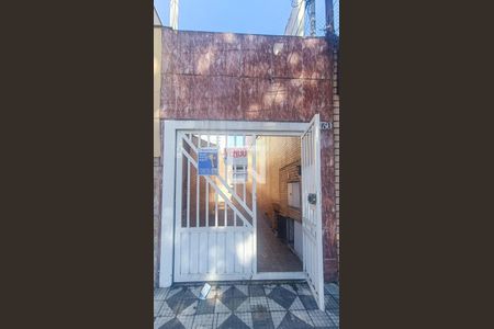 Casa à venda com 200m², 2 quartos e 3 vagas Casa à venda com 200m², 2 quartos e 3 vagasFachada