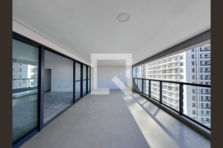 Apartamento à venda com 227m², 4 quartos e 4 vagasVaranda