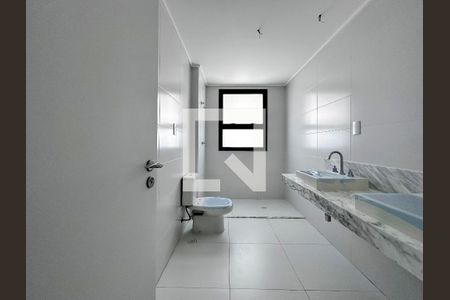 Apartamento à venda com 227m², 4 quartos e 4 vagasBanheiro Suíte 2