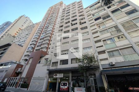 Studio à venda com 42m², 1 quarto e sem vaga Studio à venda com 42m², 1 quarto e sem vagaFachada