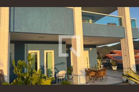 Casa à venda com 570m², 5 quartos e 2 vagas