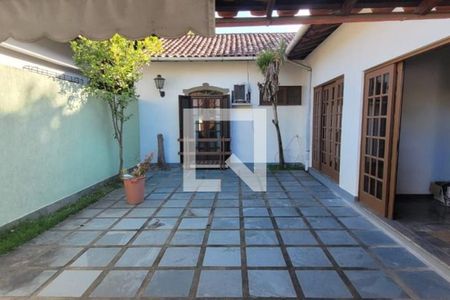Casa à venda com 232m², 4 quartos e 4 vagas