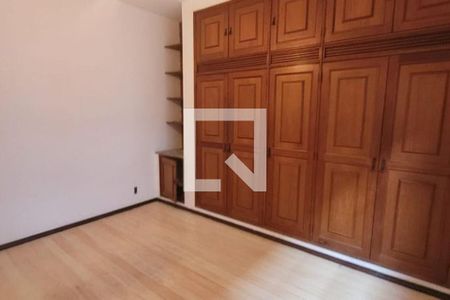 Casa à venda com 232m², 4 quartos e 4 vagas
