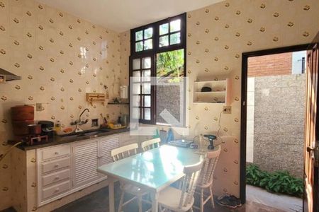 Casa à venda com 232m², 4 quartos e 4 vagas