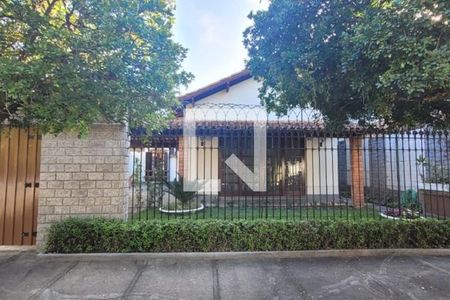 Casa à venda com 232m², 4 quartos e 4 vagas