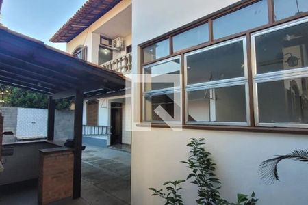 Casa à venda com 232m², 4 quartos e 4 vagas