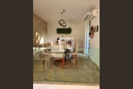 Casa à venda com 4 quartos, 270m² em Maceio, Niterói