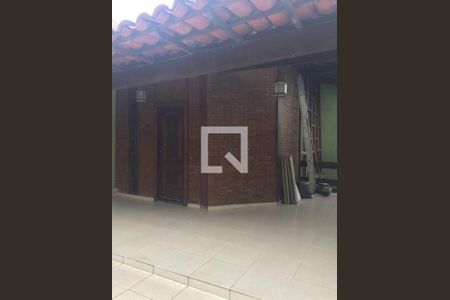 Casa à venda com 5 quartos, 390m² em Pendotiba, Niterói