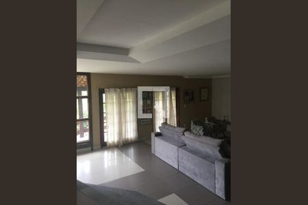 Casa à venda com 5 quartos, 390m² em Pendotiba, Niterói