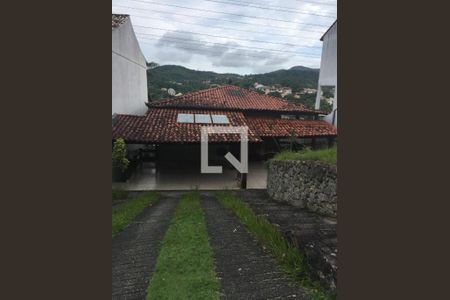 Casa à venda com 5 quartos, 390m² em Pendotiba, Niterói