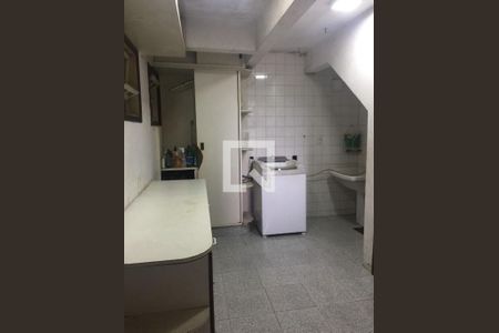 Casa à venda com 5 quartos, 390m² em Pendotiba, Niterói