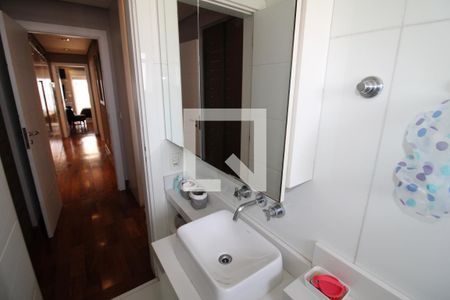 Apartamento à venda com 321m², 4 quartos e 6 vagasQuarto 3 - Banheiro