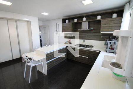 Apartamento à venda com 321m², 4 quartos e 6 vagasCozinha