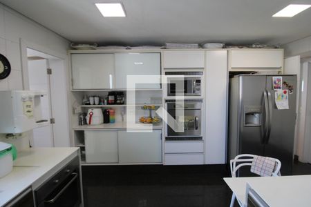 Apartamento à venda com 321m², 4 quartos e 6 vagasCozinha