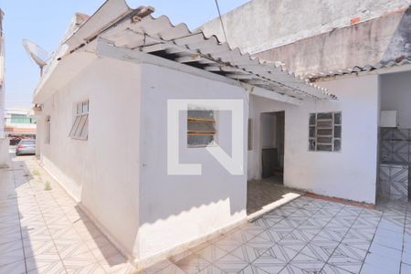 Casa à venda com 220m², 2 quartos e 3 vagas Casa à venda com 220m², 2 quartos e 3 vagasQuintal