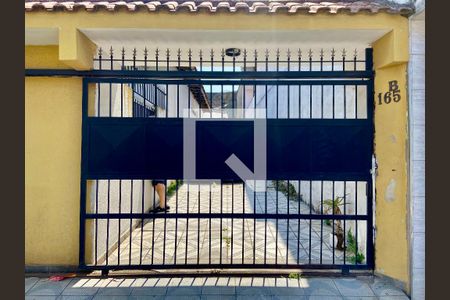 Casa à venda com 220m², 2 quartos e 3 vagas Casa à venda com 220m², 2 quartos e 3 vagasFachada