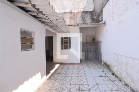 Casa à venda com 220m², 2 quartos e 3 vagas Casa à venda com 220m², 2 quartos e 3 vagasQuintal