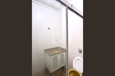 Casa à venda com 220m², 2 quartos e 3 vagas Casa à venda com 220m², 2 quartos e 3 vagasBanheiro