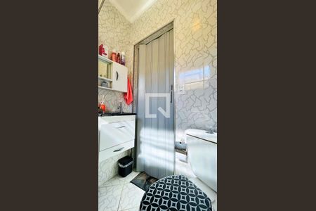 Casa à venda com 283m², 3 quartos e 2 vagas Casa à venda com 283m², 3 quartos e 2 vagasBanheiro de serviço
