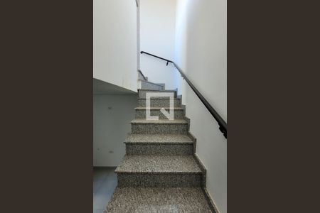 Apartamento à venda com 95m², 2 quartos e 2 vagas Apartamento à venda com 95m², 2 quartos e 2 vagasEscada